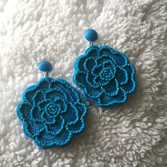 Acrylic Beaded Flower Lightweight Earrings - Picture 2 of 4